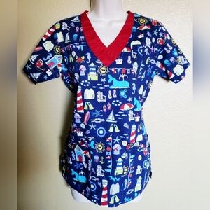 🎄Uniform Advantage Scrub Top- small